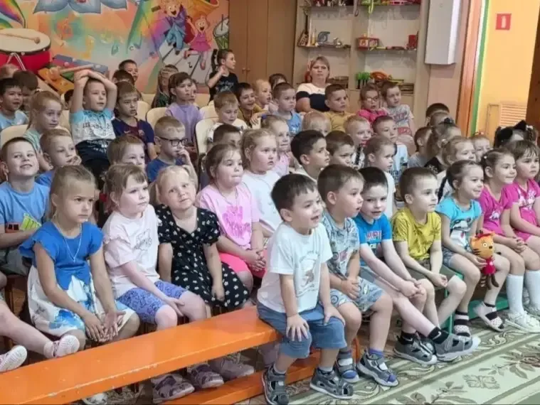 В курских детсадах педагоги и родители ставят спектакли для дошколят