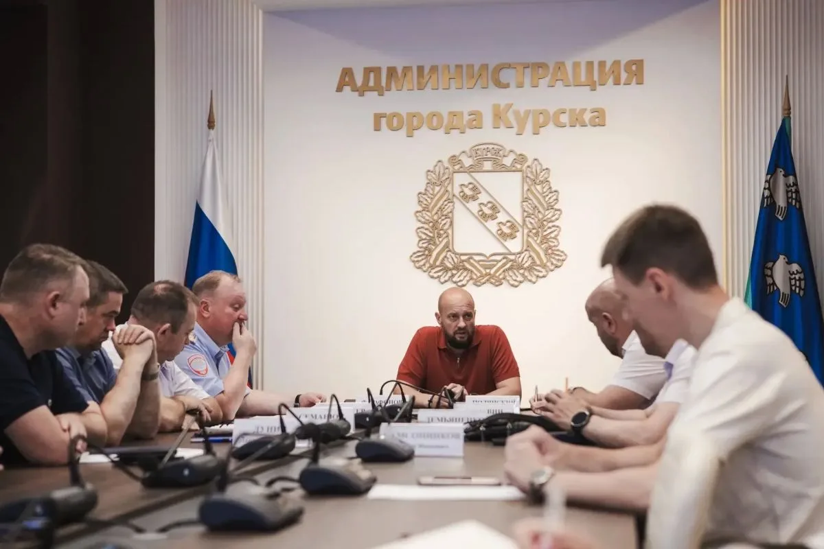Мэр курска проверил ремонт теплосетей на улице ленина