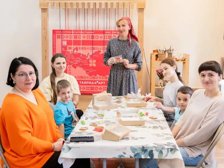 Куряне расписывали пряники на малиново-брусничную тему в «Веранде