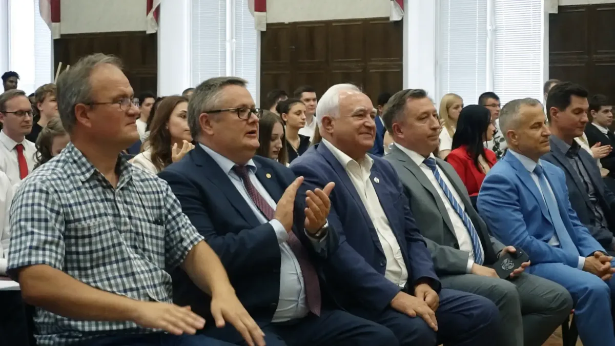 Николай Жеребилов вручил дипломы выпускникам-экономистам в Курском ГАУ