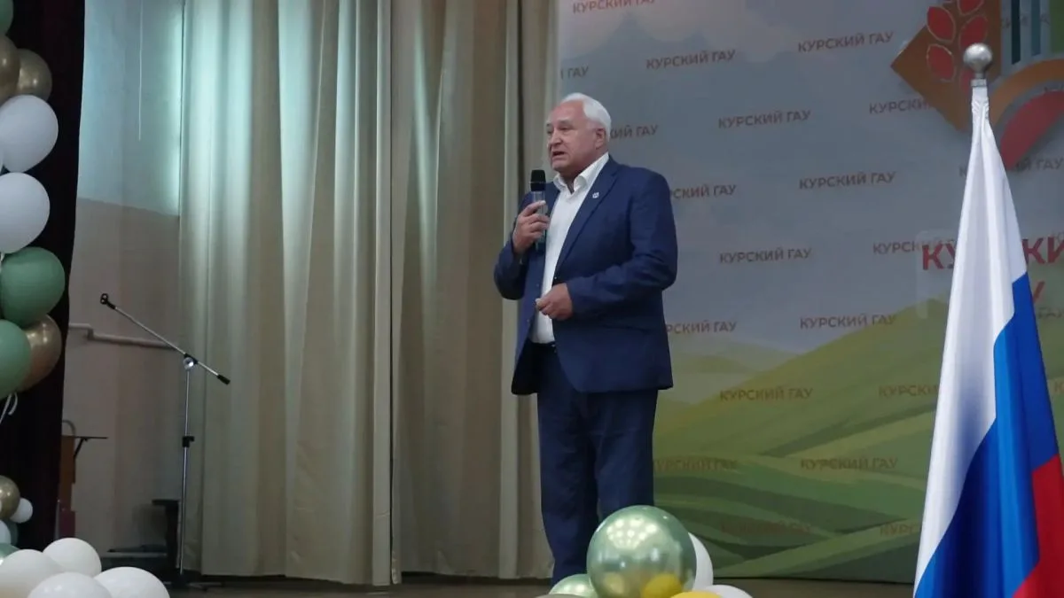 Николай Жеребилов вручил дипломы выпускникам курского вуза