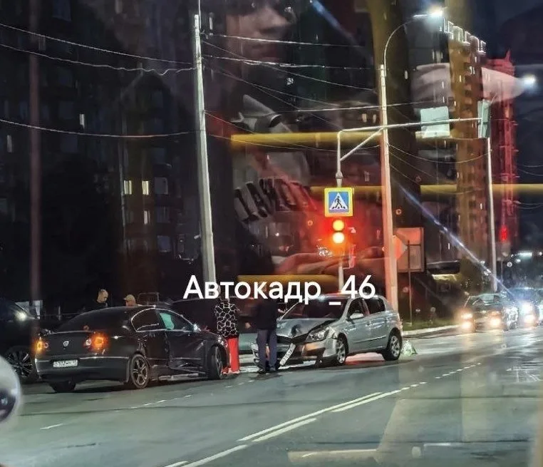 Дорожно-транспортное происшествие в Курске: столкновение на проспекте Дериглазова