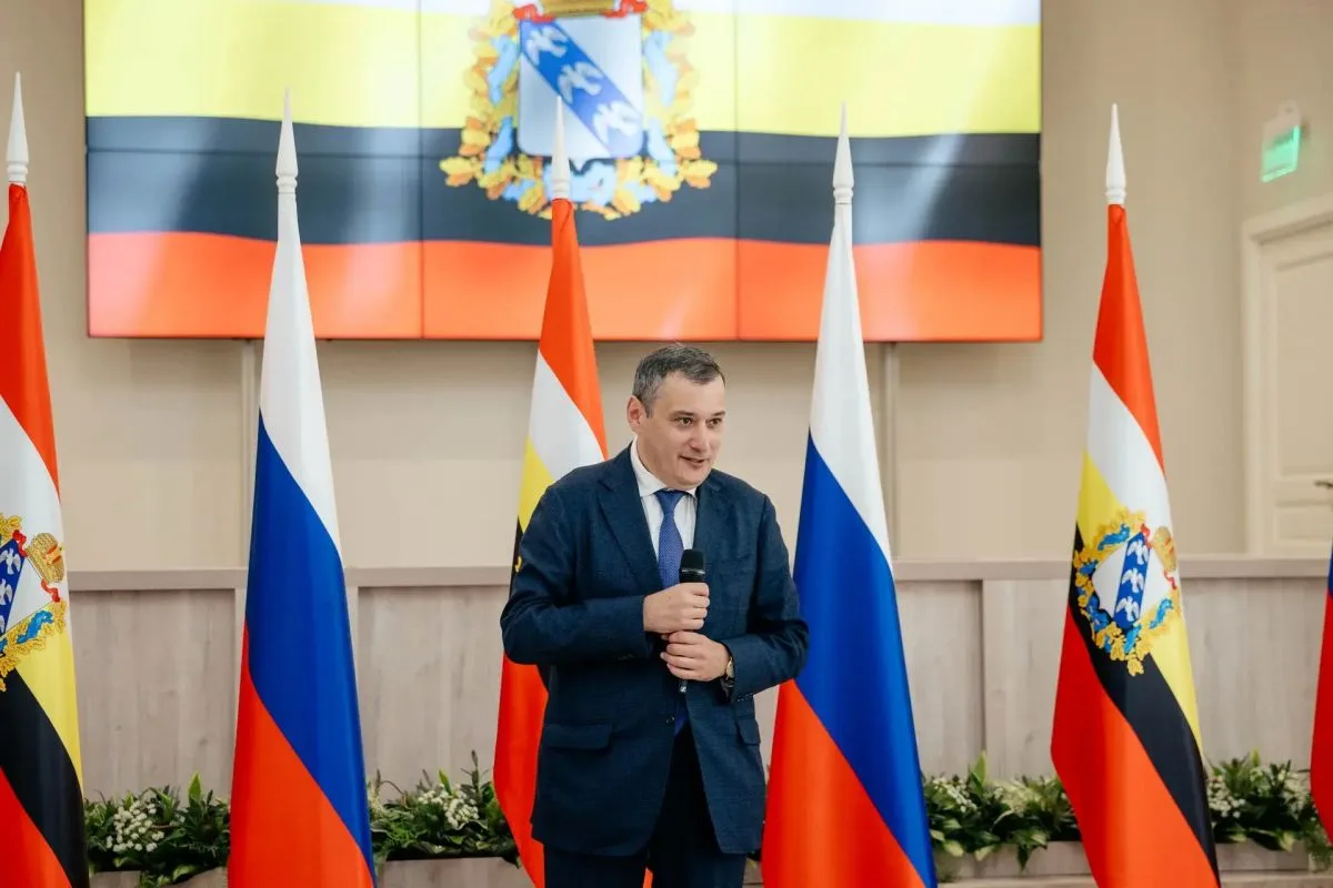Александр Хинштейн вручил награды отличившимся курянам