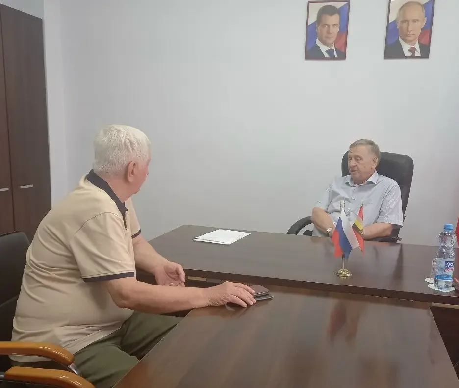 Депутаты Курской облдумы провели приёмы, обсудили экологию и открыли молодёжную смену