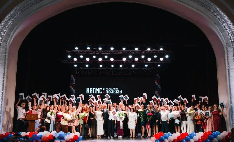 В Курской академии госслужбы вручили дипломы выпускникам 2026 года