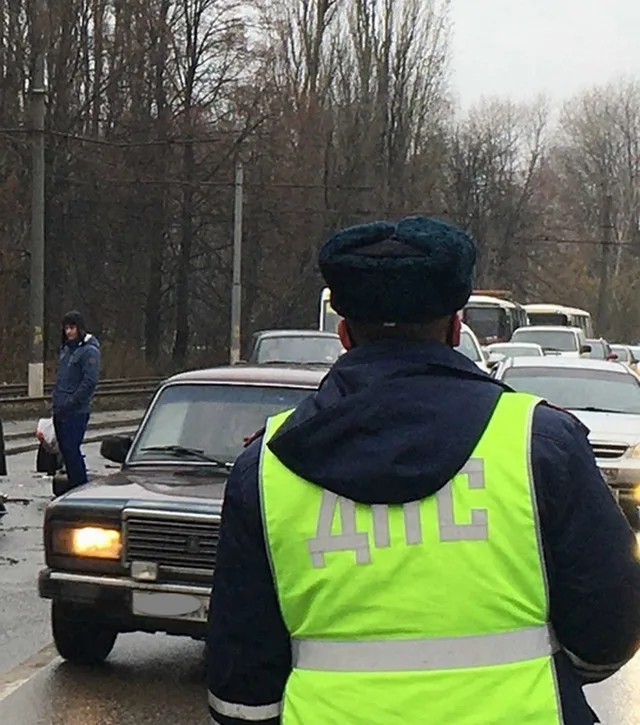 В Курской области осуждены водитель за взятку и экс-инспектор ГИБДД за мошенничество