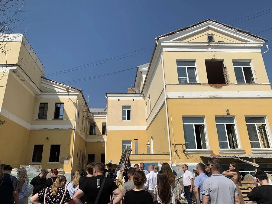 Хинштейн проверил реконструкцию бывшего роддома в центре Курска