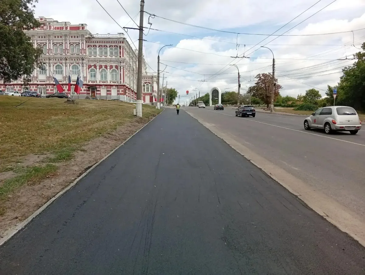 В Курске продолжается ремонт тротуара на улице Сонина без замены бордюров В Курске продолжается ремонт тротуара на улице Сонина без замены бордюров