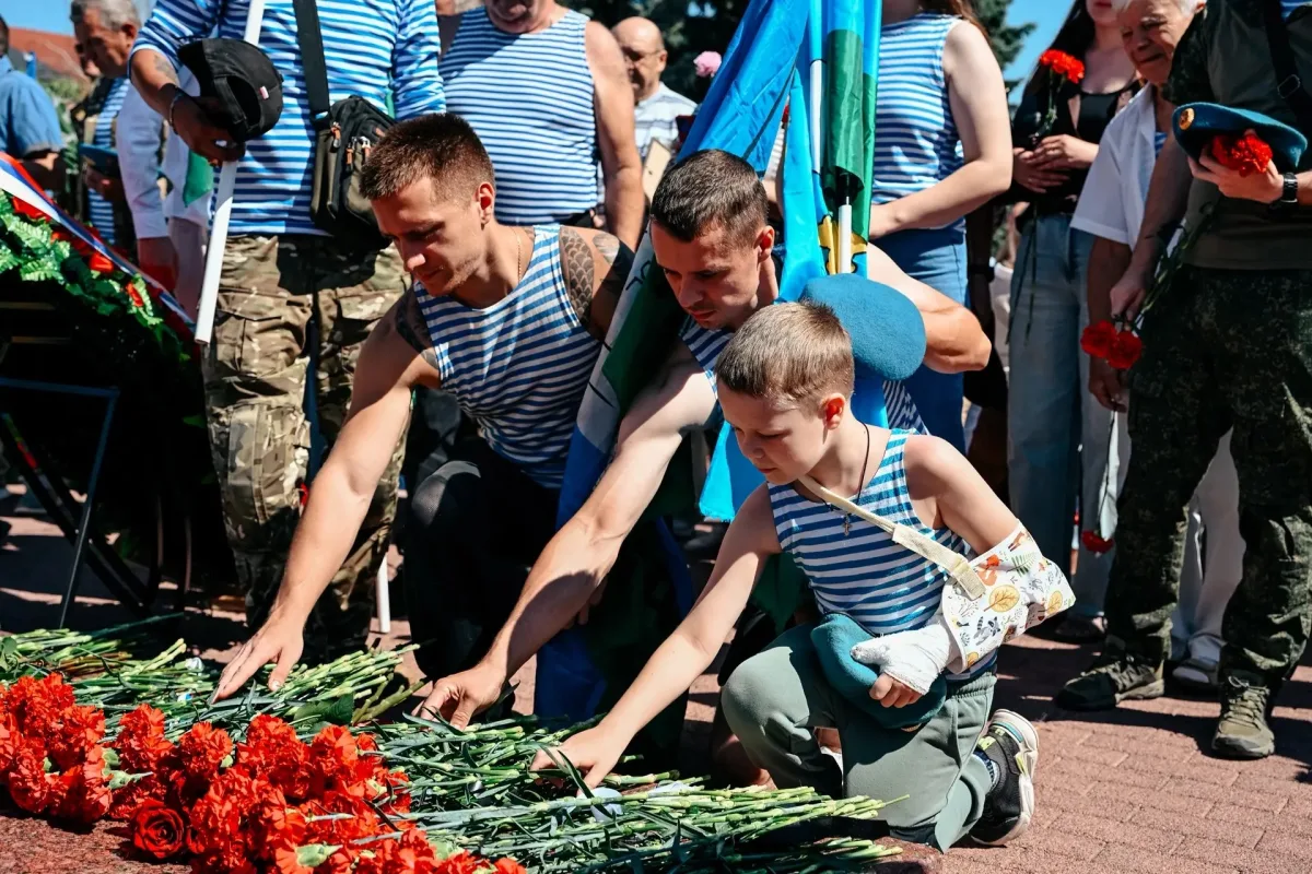 Губернатор Курской области отметил заслуги десантников в освобождении региона
