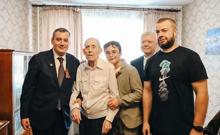 В Курске почитают ветерана авиации Михаила Петровича