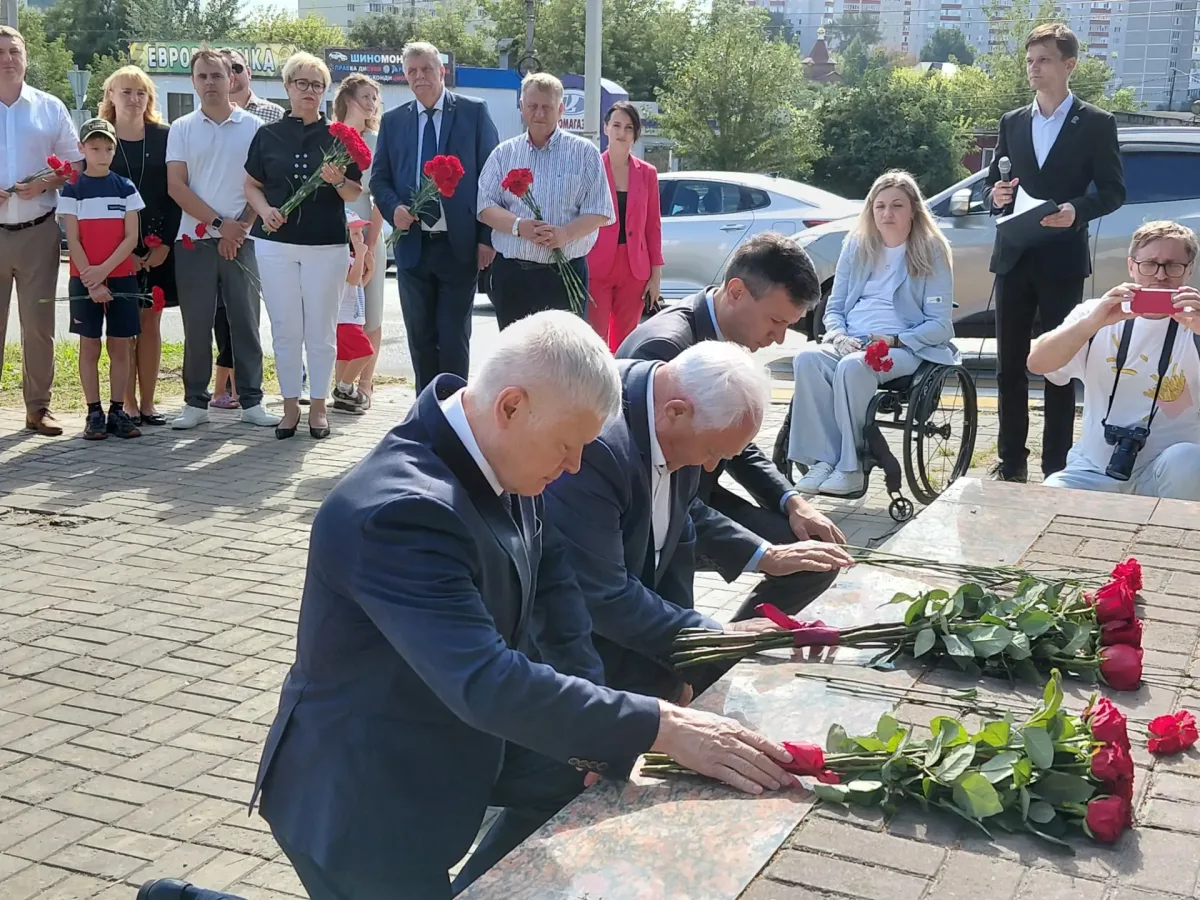 В Курске почтили память погибших моряков подводной лодки "Курск"