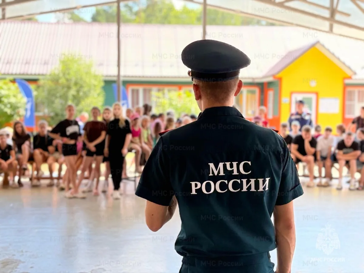 Дети на занятиях по безопасности в детском оздоровительном лагере Курской области