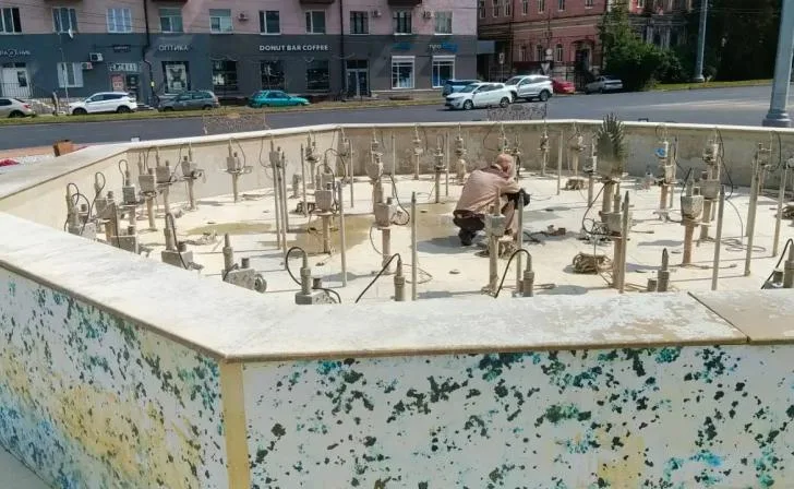 В Курске началась реконструкция светодинамического фонтана