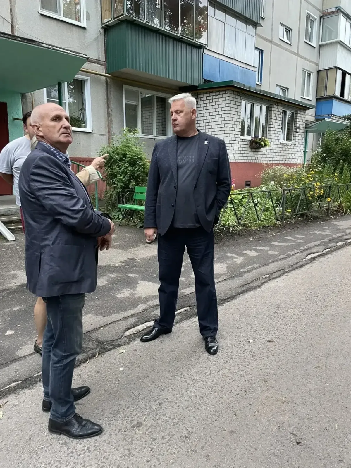 Депутаты Курской области обсуждают проблемы жителей и поддерживают семьи погибших