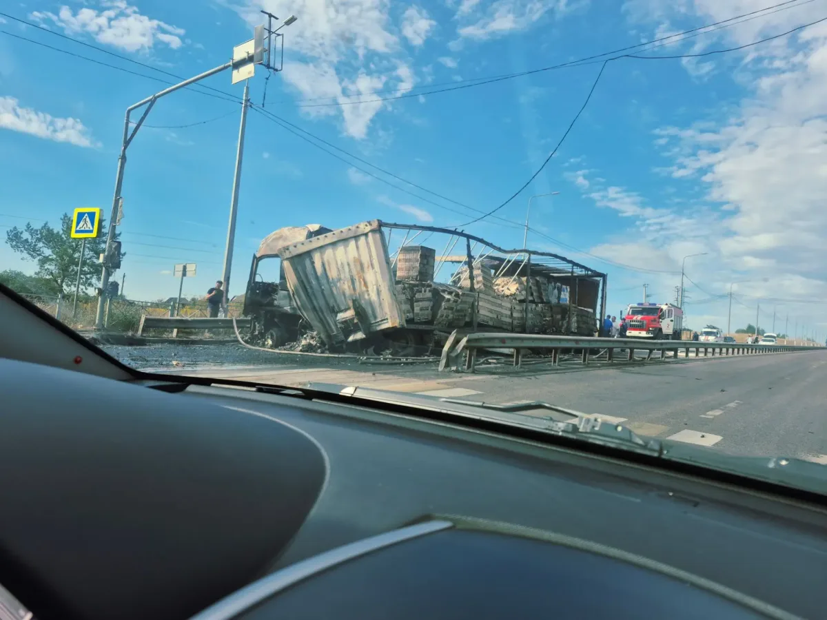 В Курске в результате аварии сгорели две фуры