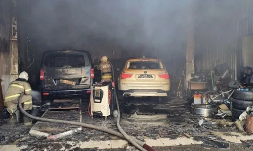 Пожар в Курске: Автомастерская пострадала, пострадавших нет