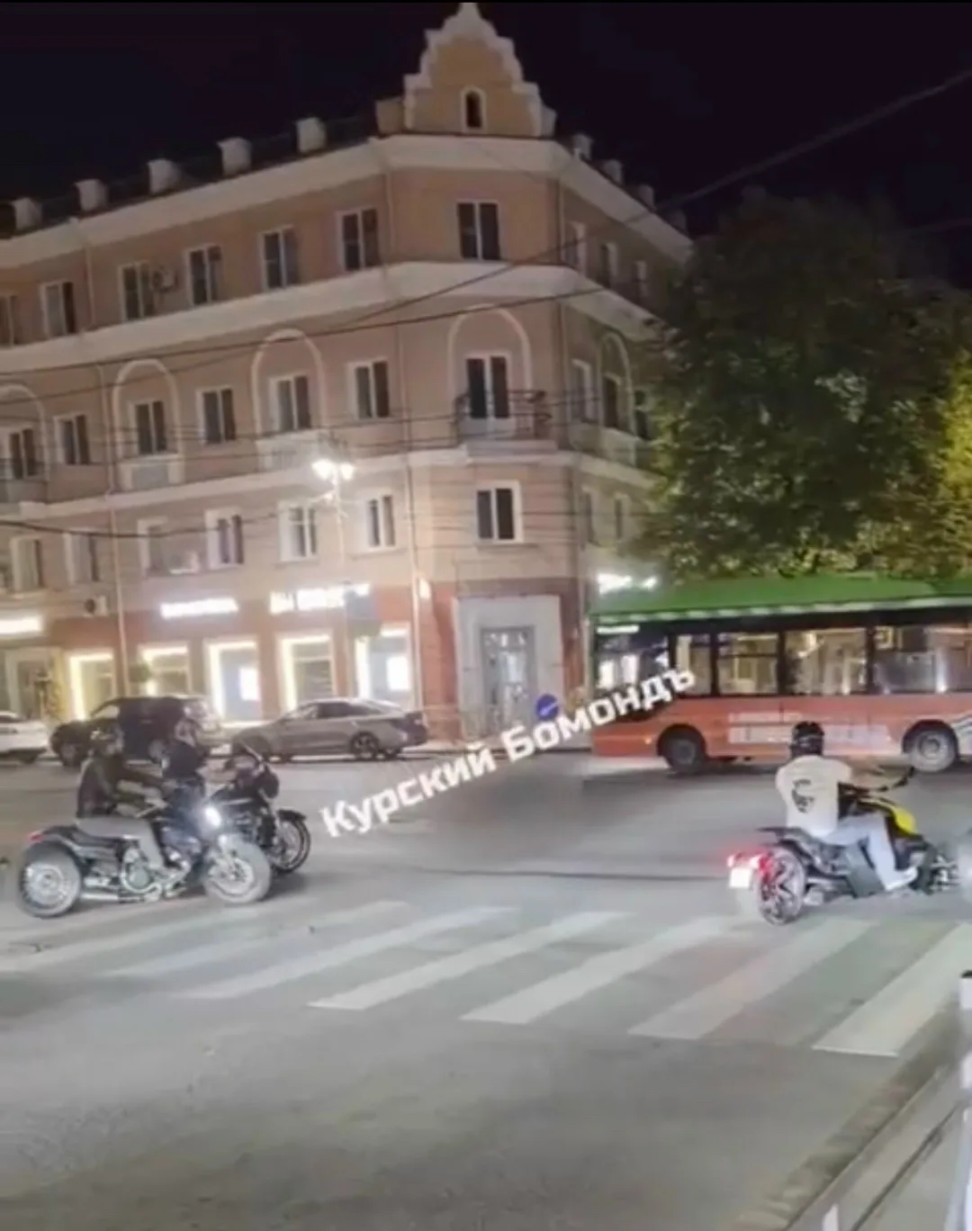 Госавтоинспекция Курска проверяет гонки на мототранспорте на ул. Ленина Госавтоинспекция Курска проверяет гонки на мототранспорте на ул. Ленина