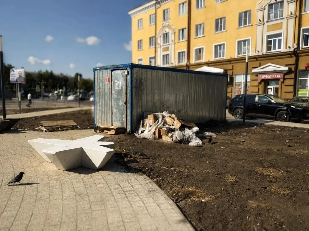 Глава Курска проверил благоустройство сквера «Пеликан» и выразил недовольство