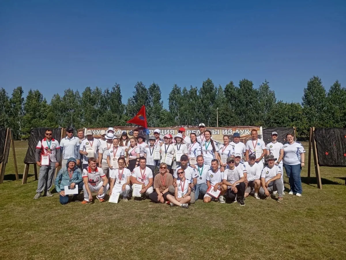 В Медвенке прошли соревнования по стрельбе из лука, приуроченные к юбилею федерации