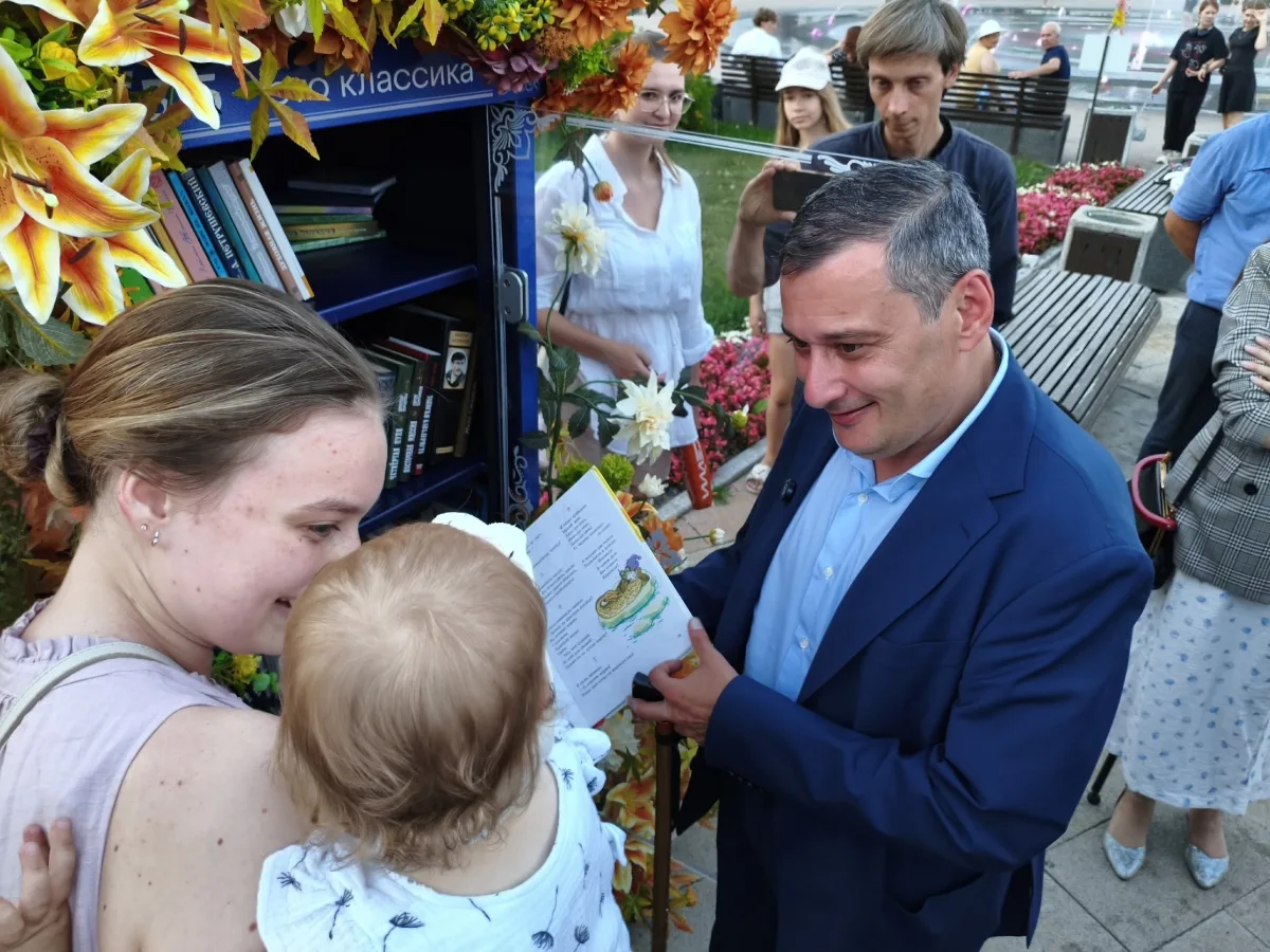 В Курске на Театральной площади открыли новую точку книгообмена