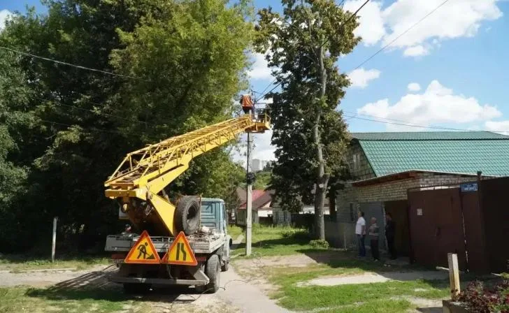 Курские электрические сети установили новые фонари для безопасности прогулок