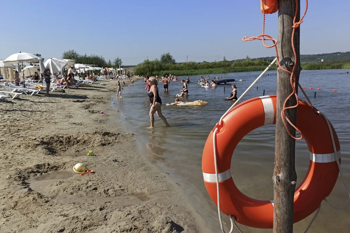 В Курской области проверили качество воды и песка на официальных пляжах