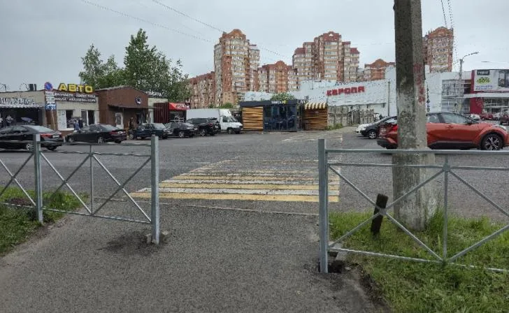 Мэр Железногорска пообещал решить вопрос с закрытым пешеходным переходом