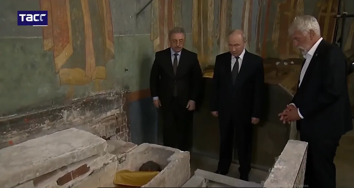 Святыня Дмитрия Донского будет доставлена солдатам на передовую Святыня Дмитрия Донского будет доставлена солдатам на передовую