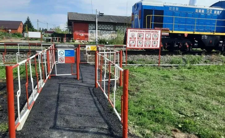 В Кшени завершен монтаж современного пешеходного перехода
