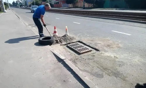 В Курске восстанавливают водопроводные и ливневые колодцы