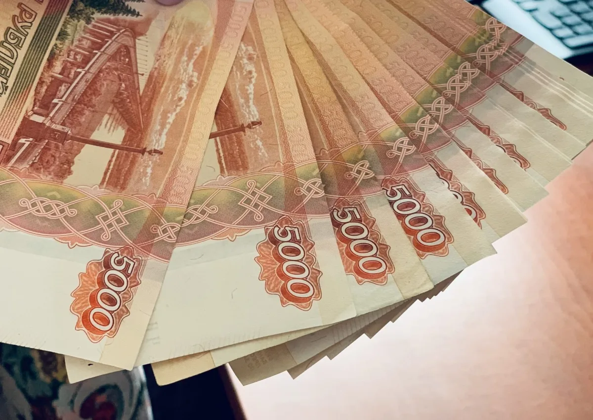 В Курске мужчина лишился портмоне с 22 тысячами рублей из-за невнимательности