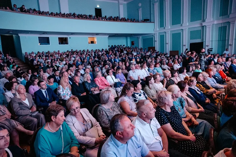 В Курской области повысится оклад для педагогов до 27 093 рублей