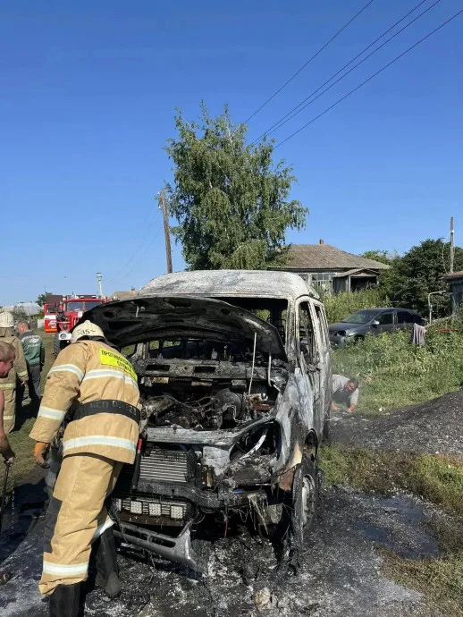 Пожарные выезжали на тушение автомобилей в Обоянском районе Пожарные выезжали на тушение автомобилей в Обоянском районе