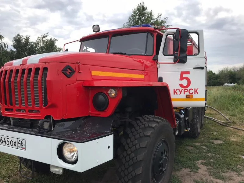 В Курске спасатели ликвидировали пожар в мусоропроводе многоэтажки на Орловской