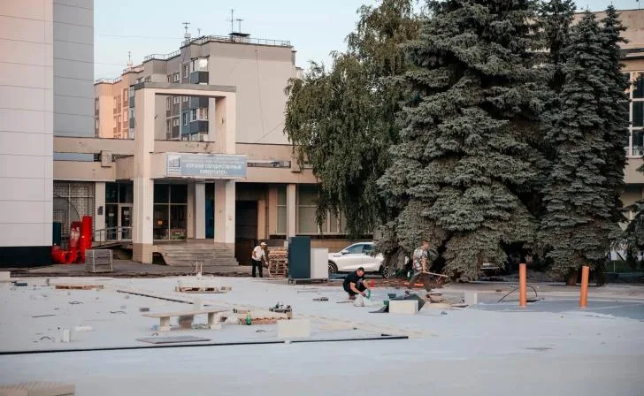Реконструкция Площади Героев Курской битвы в Курске с укладкой гранита и благоустройством территории.