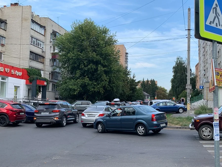 Затруднения в движении в центре Курска из-за ремонтов тепловых сетей