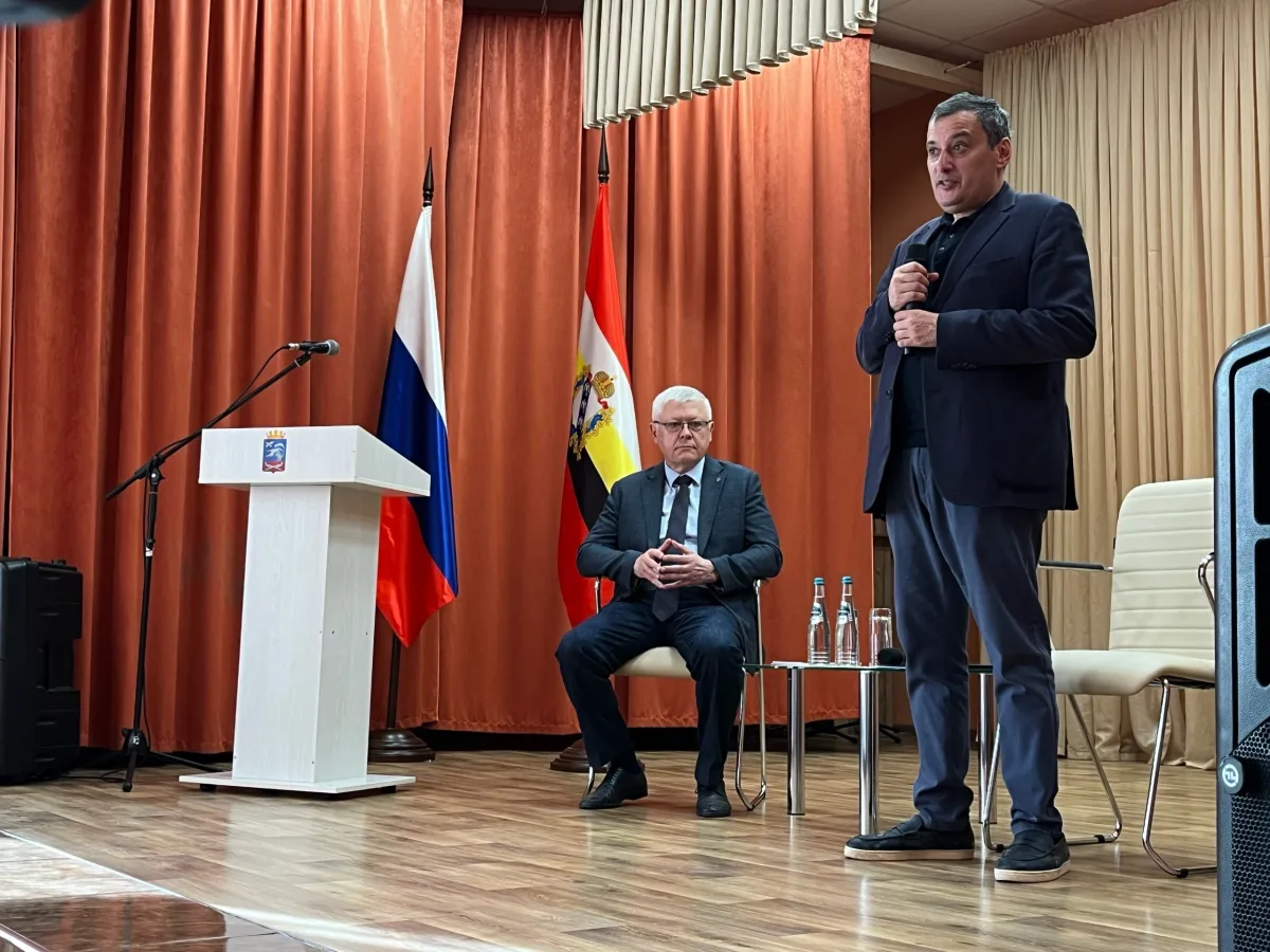 Губернатор Курской области Александр Хинштейн посетил район для решения местных проблем