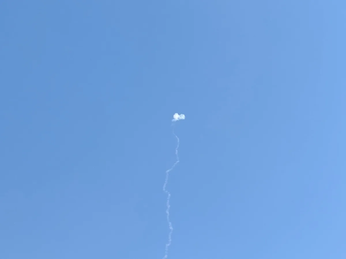 Поврежденный дом в Курской области после атак беспилотников
