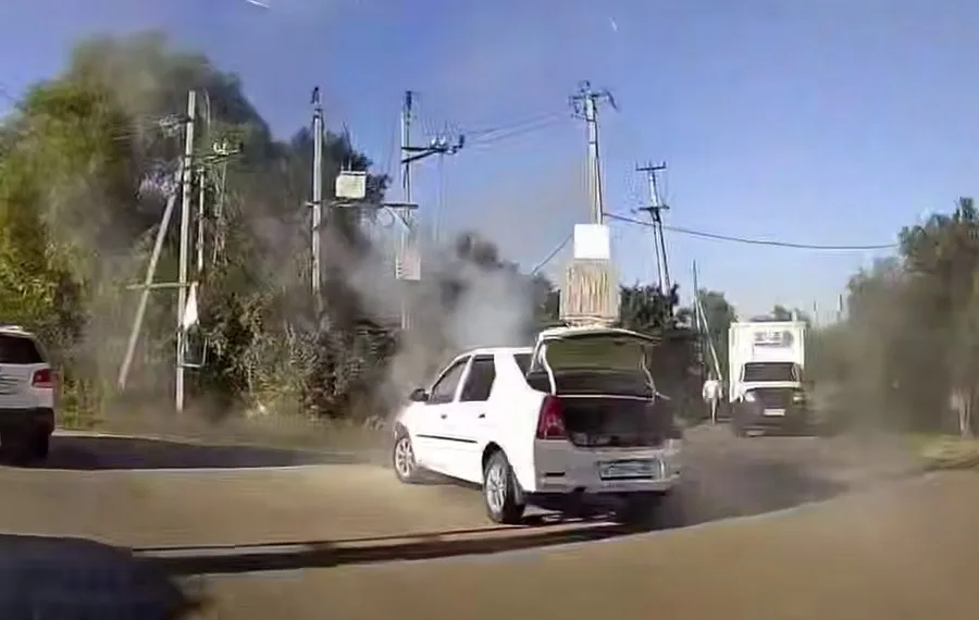 Пожар автомобиля на улице Щигровской в Курске