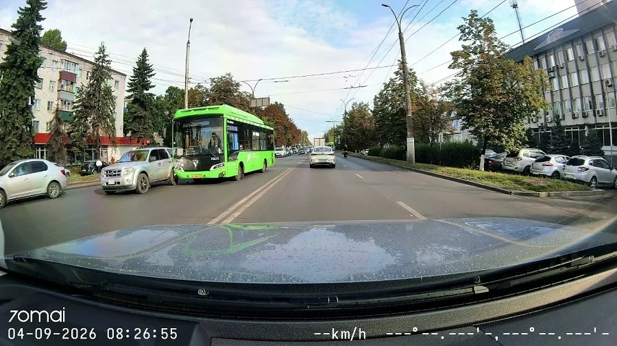 ДТП с автобусом в Курске затруднило движение на улице Карла Маркса