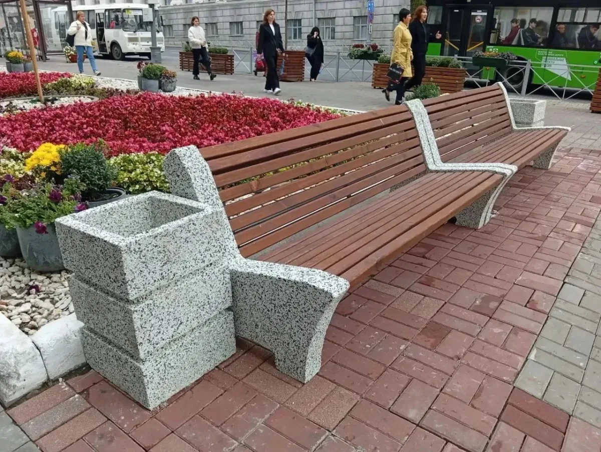 В Курске на улице Ленина установят новые скамейки и урны