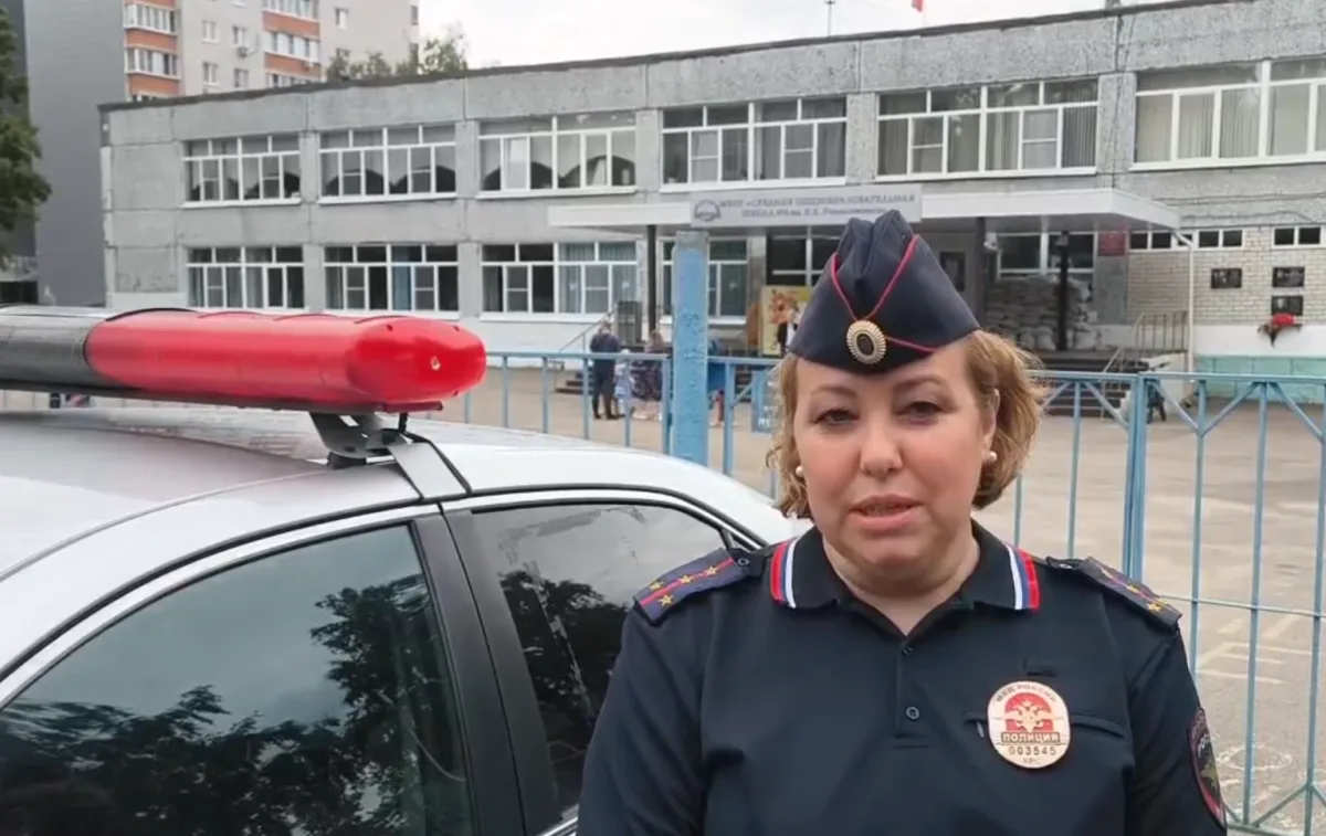 Полицейские Курской области обеспечивают безопасность пешеходов у школ