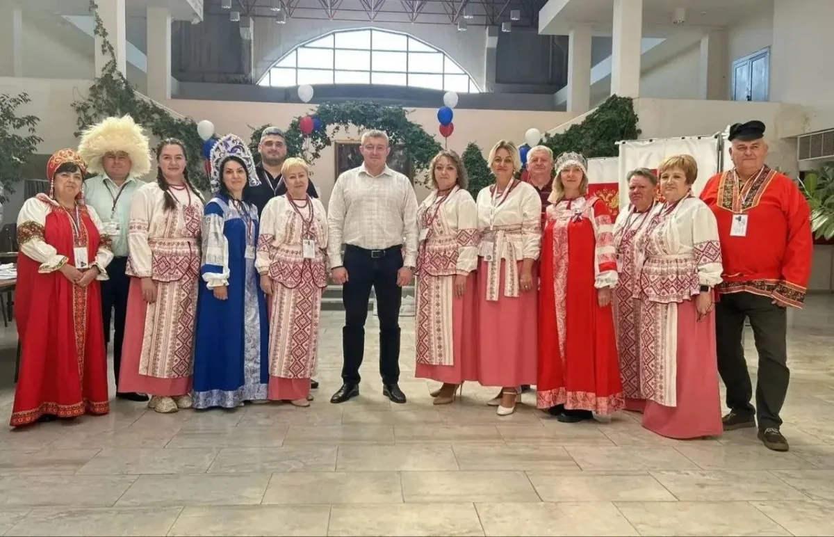 Яркие народные костюмы создают праздничную атмосферу на выборах в Курском районе